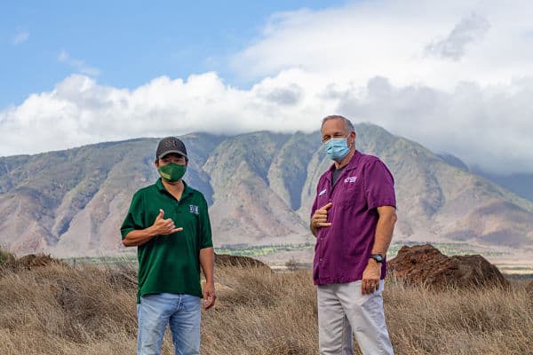 Shan Tsutsui and Steve MacKinnon at Maui Humane Society